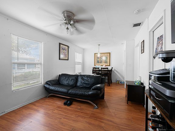 4th image of 947 43RD Street