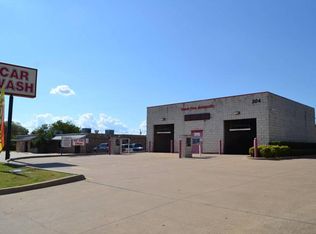 304 S Virginia St, Terrell, TX 75160
