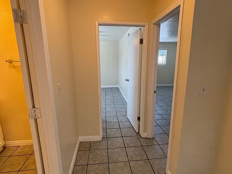 11751 Hart St — Photo 13