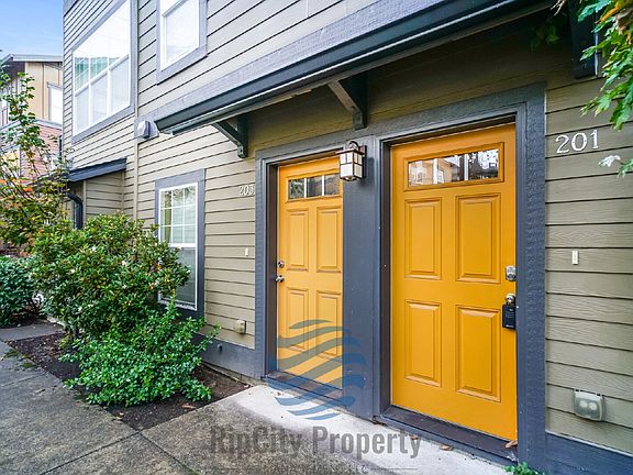 5th image of 1090 170th Ave Unit 201