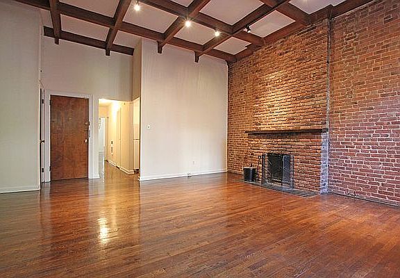 3rd image of 33 W 84th St APT Parlor