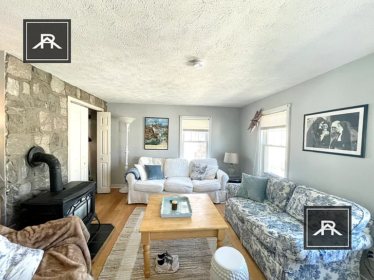 527 E 3rd St #3F — Photo 3