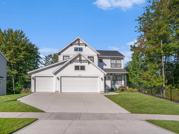 17943 Spring Oak Dr, Spring Lake, MI 49456