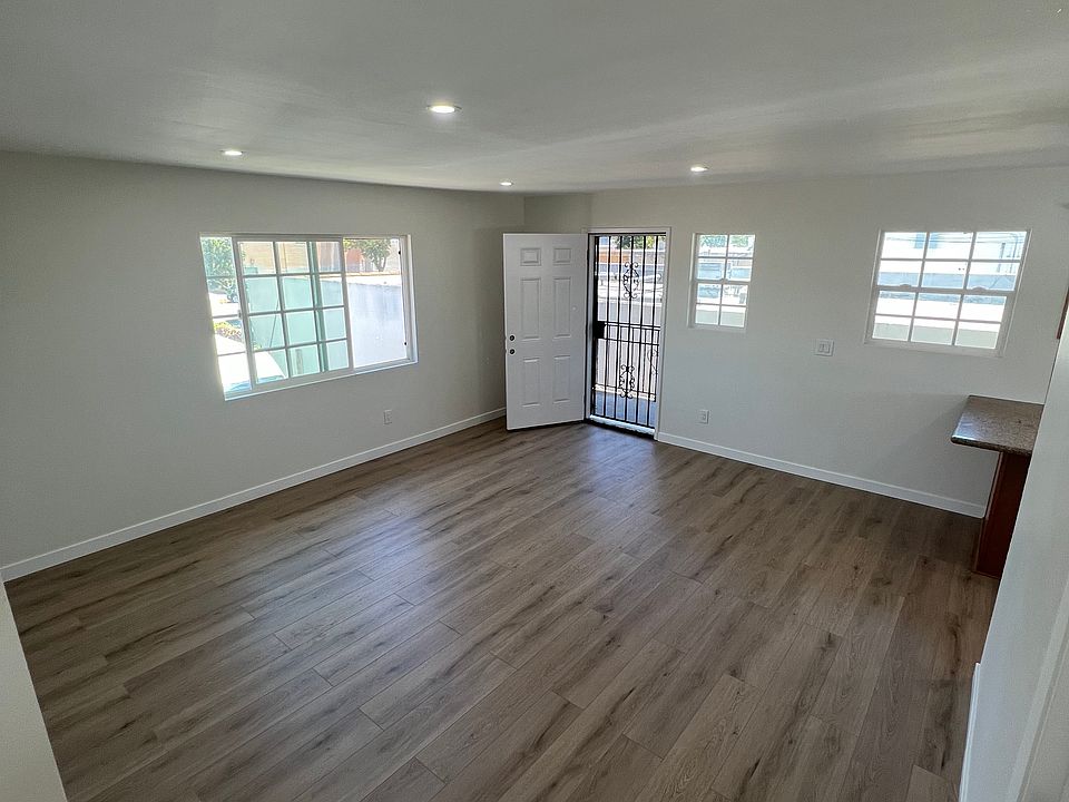 1st image of 716 B Ave
