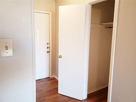 5th image of 4212 Alicia Ln