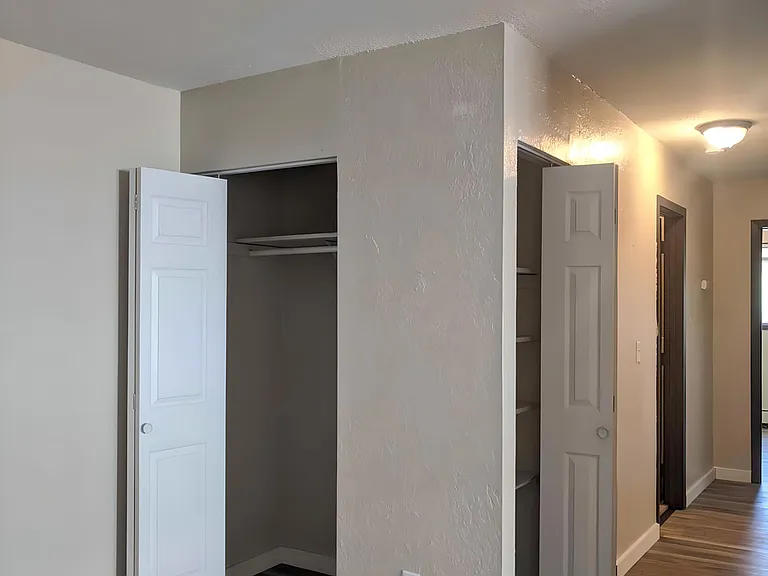 1067 Van Dyke St — Photo 30