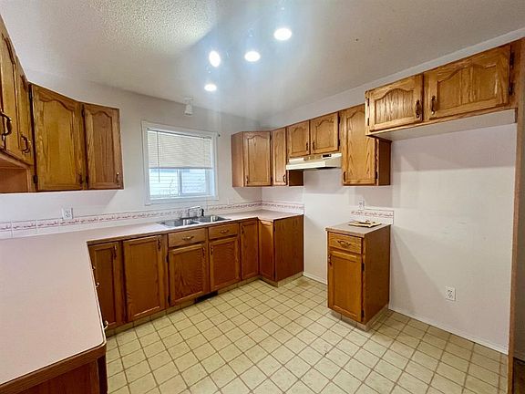 5th image of 82 SW Excell St