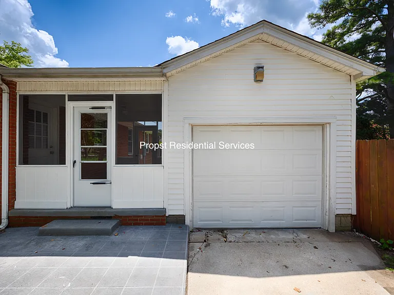 823 Stanhope Dr NE — Photo 31