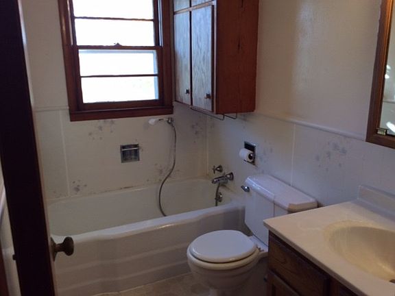 2nd image of 114 S 12th St