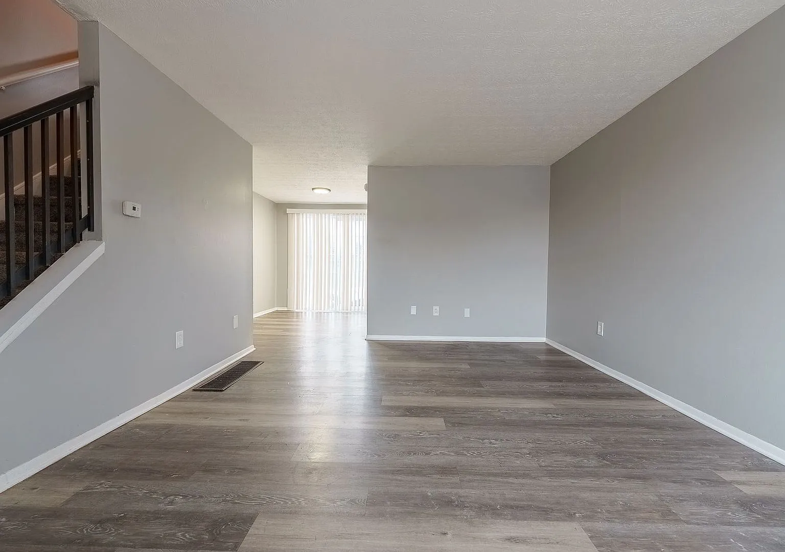 100 Heritage Cir — Photo 2