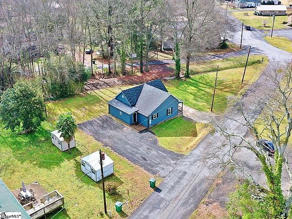 2nd image of 1011 Gossett Dr