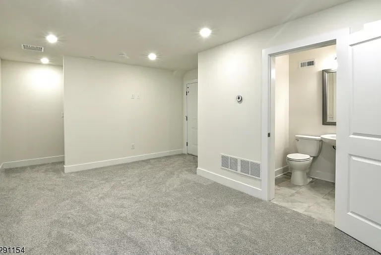 702 Parkview Ln — Photo 15
