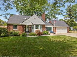 21225 Martin Rd, Saint Clair Shores, MI 48081