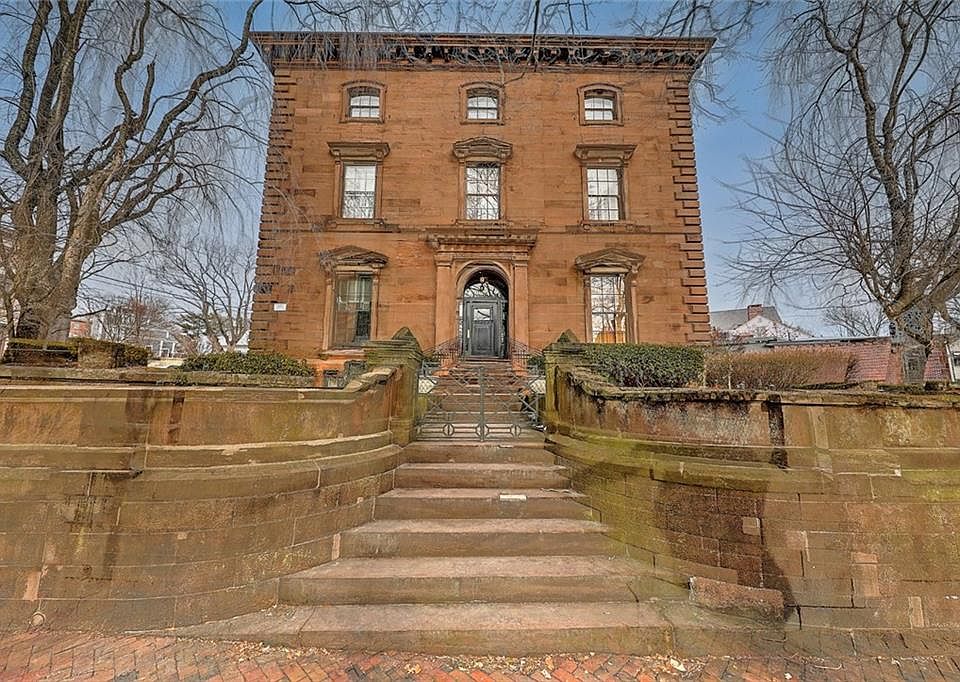 1st image of 389 Benefit St Unit 7