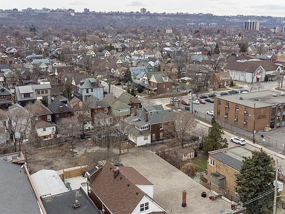 5th image of 120 Barnesdale Ave N #116