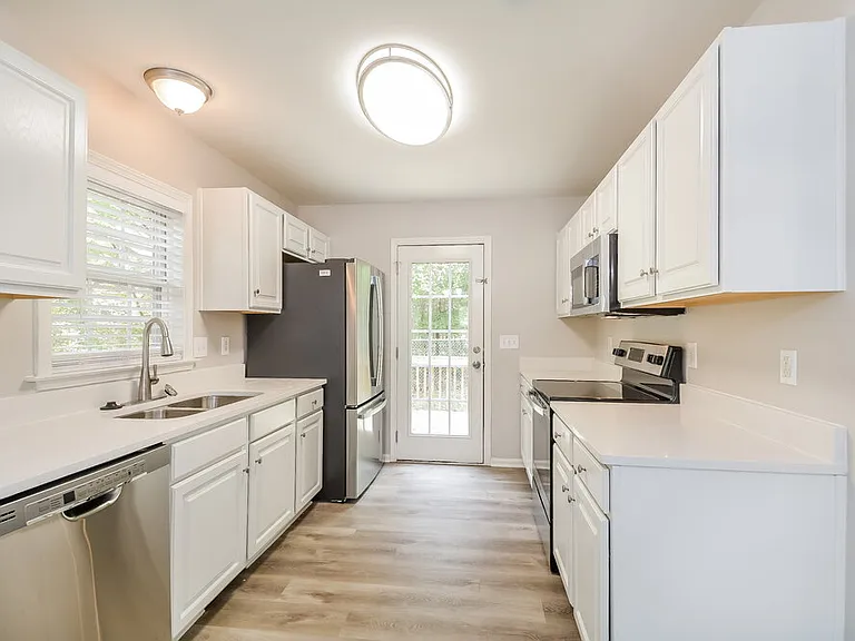 504 Jaffiley Ct — Photo 6