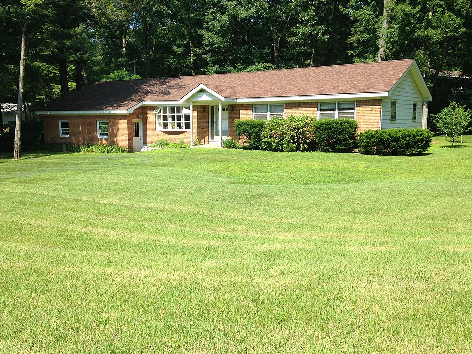 1st image of 11 Pinewood Dr