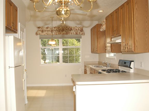 3rd image of 10213 Crystal Springs Dr