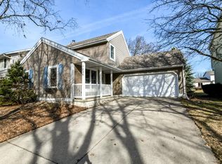 7834 W Oakbrook Cir, Madison, WI 53717