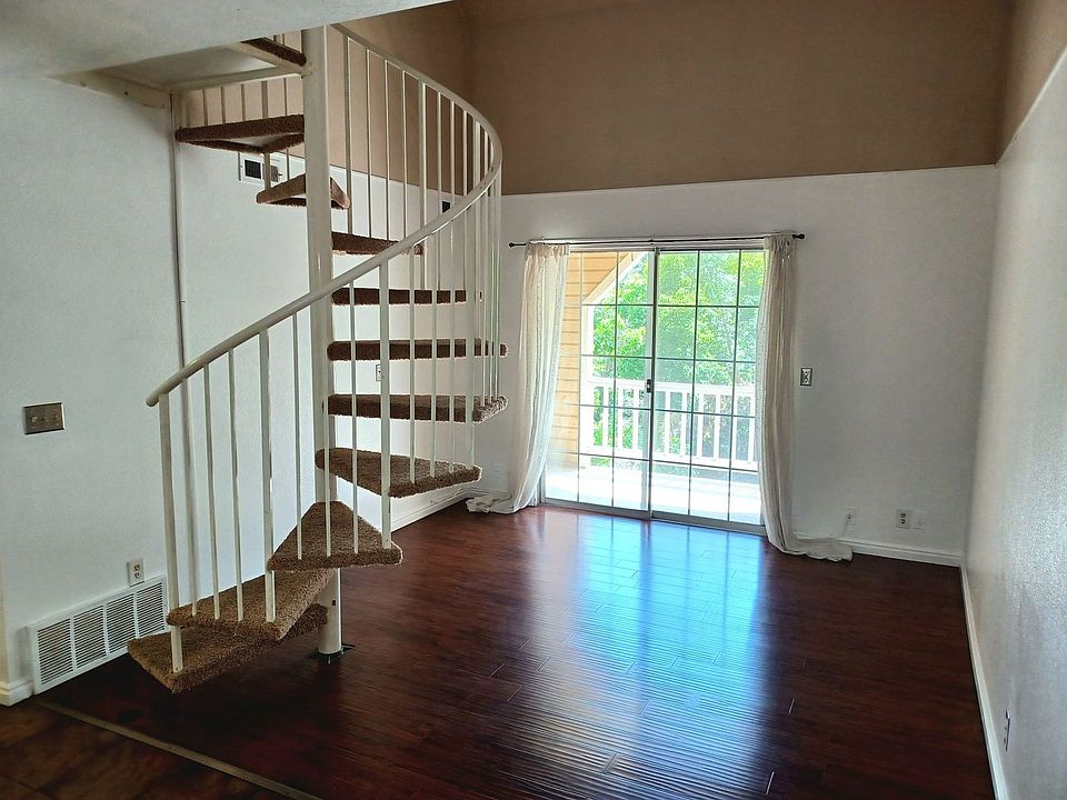 1st image of 1221 E Waterside Cv APT 31