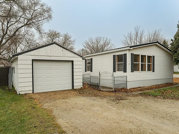 2nd image of 10 Park Dr NW