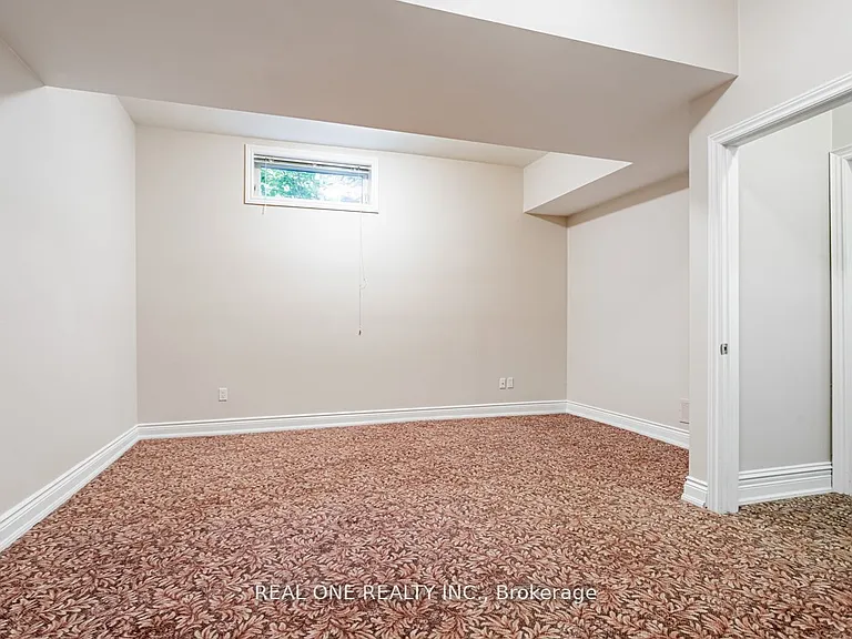 15 Royal Oak Dr — Photo 26
