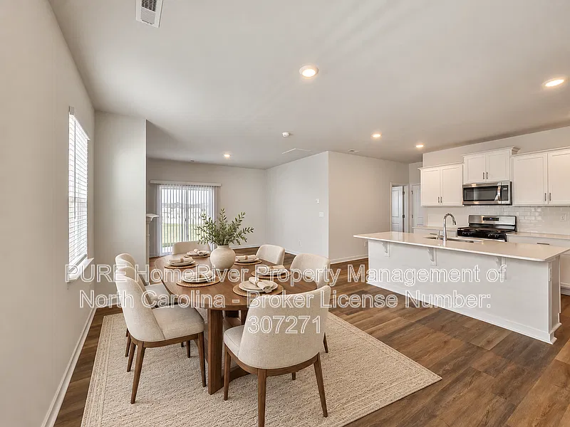 5 bed, 3.0 bath, 2368 sqft, $2,395 — Photo 3