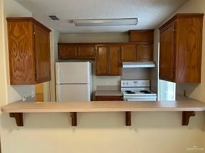 2 bed, 1.0 bath, 850 sqft, $850 — Photo 3