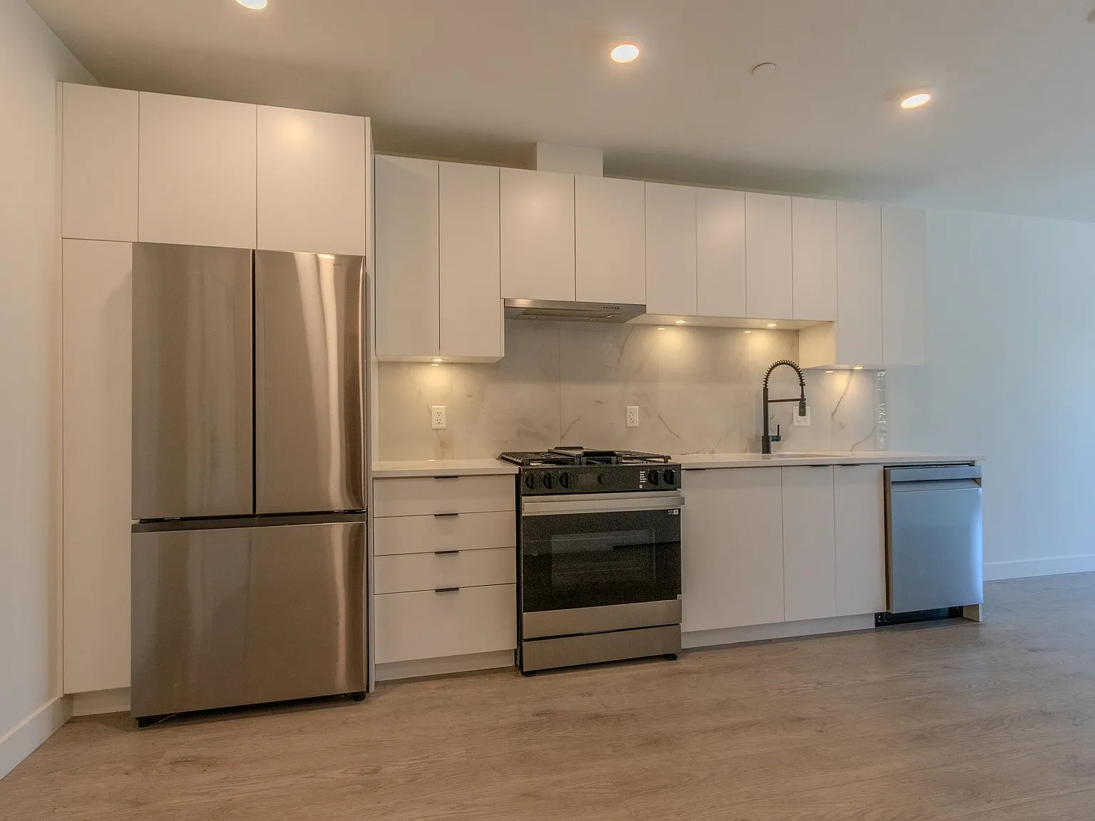 1 bed, 550 sqft, $1,800 — Photo 3