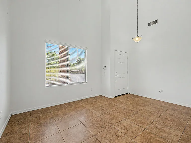 2048 W Monte Cristo Ave — Photo 7