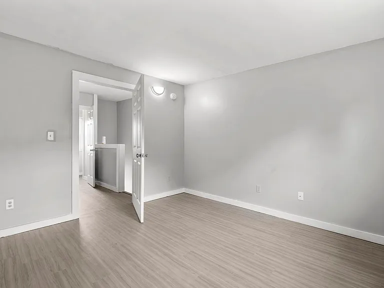 5 Manila Ave — Photo 21