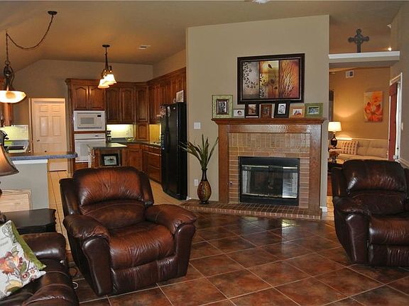 5th image of 205 Sioux Dr