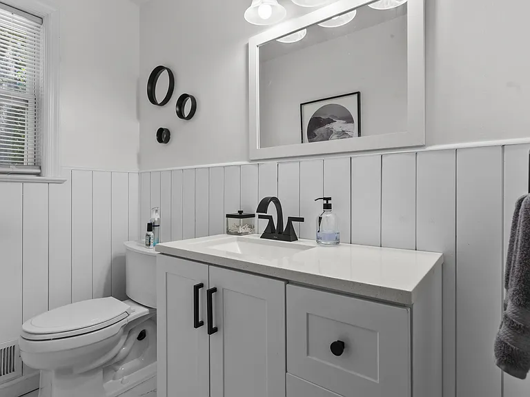 6176 Newark Ave — Photo 10