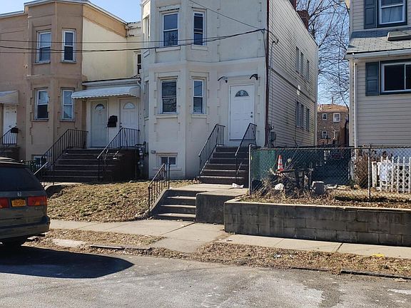 3rd image of 36 Laforge Pl