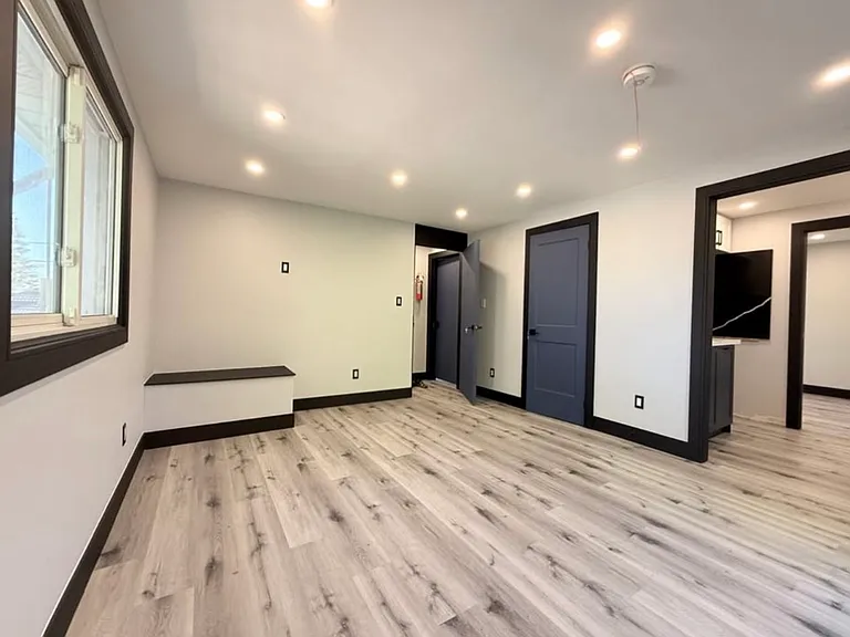 48 Alma St S — Photo 4