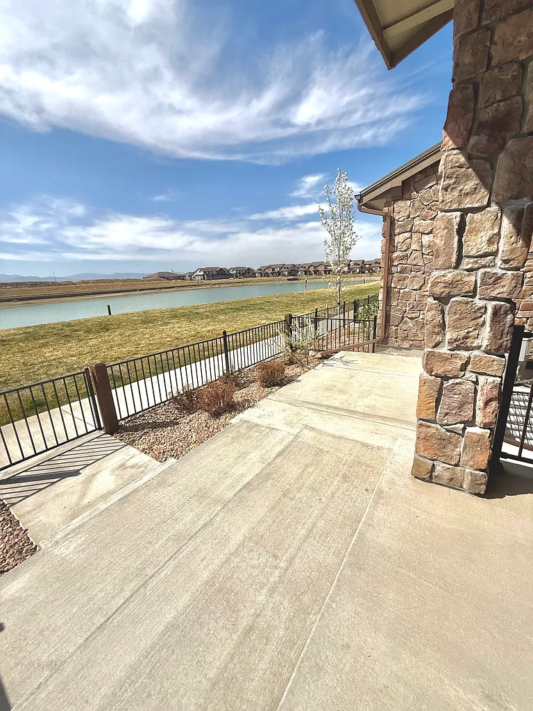 3 bed, 3.5 bath, 2367 sqft, $3,500 — Photo 3
