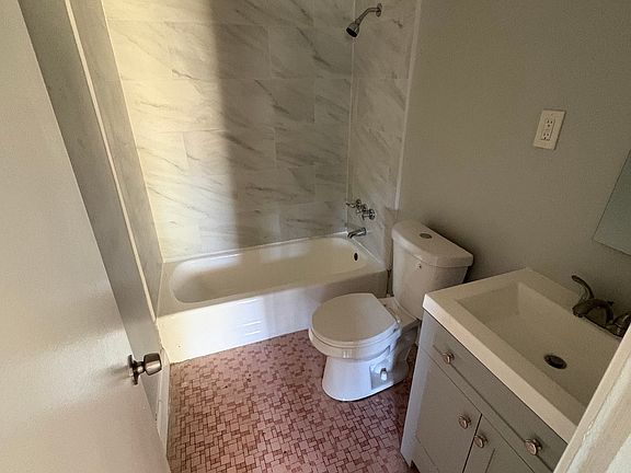 4th image of 815 Eastside Dr APT A
