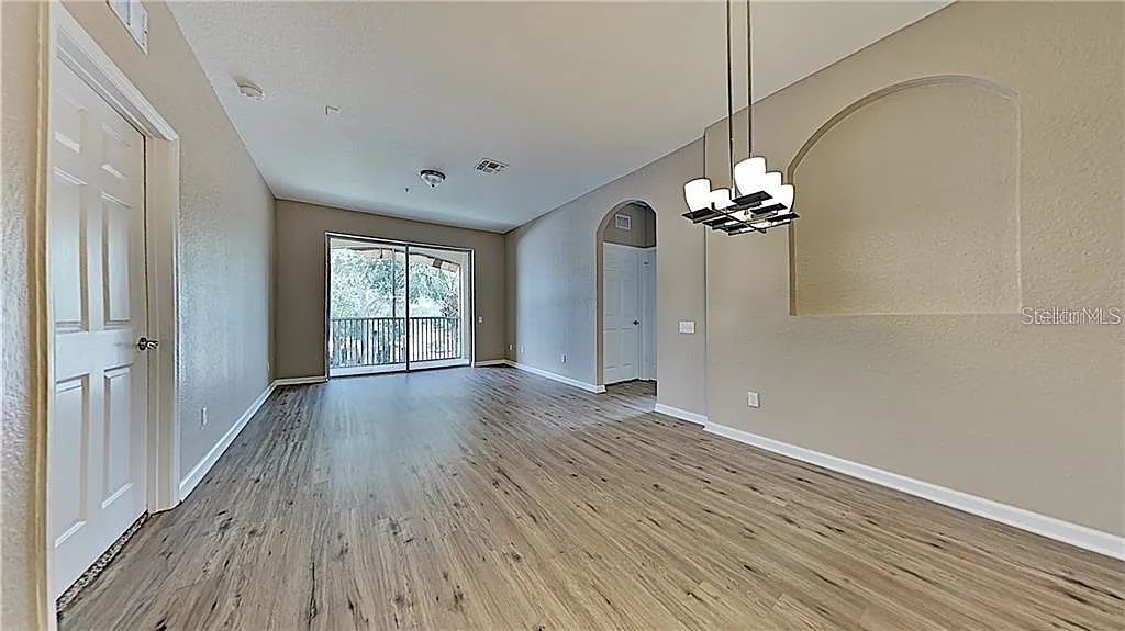 3 bed, 2.0 bath, 1247 sqft, $2,100 — Photo 3