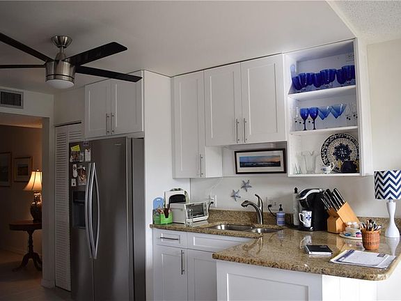 5th image of 25188 Marion Ave #D