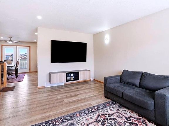 3rd image of 4518 54a Avenue Cres