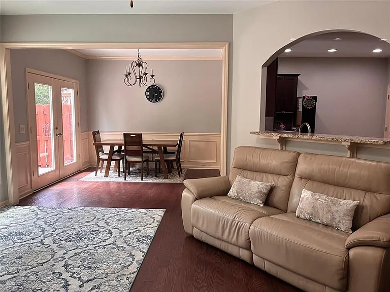 615 Township Cir — Photo 2
