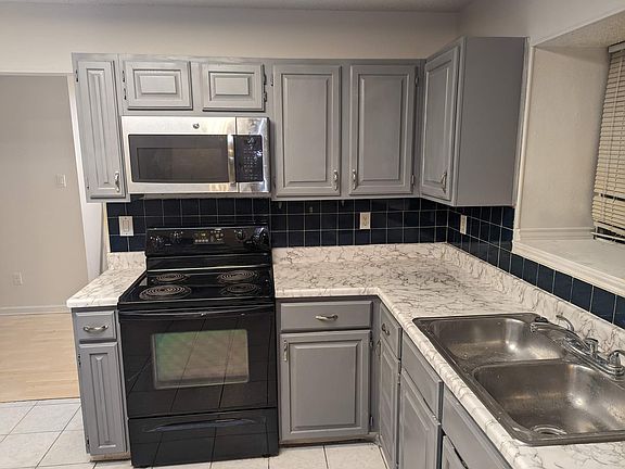 3rd image of 7322 Park West Dr
