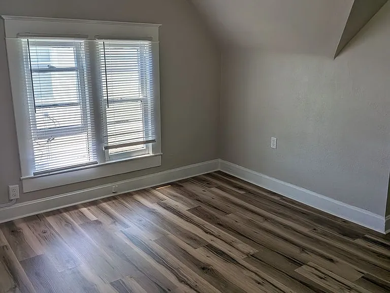 609 Jefferson St — Photo 23
