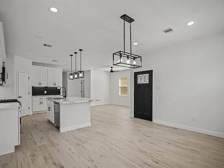 1078 Saint Clair St #B — Photo 8