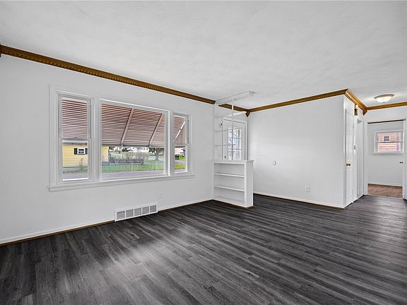 5th image of 292 Knapp Ave