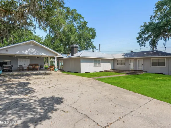 3309 Mary Walker Dr, Gautier, MS 39553