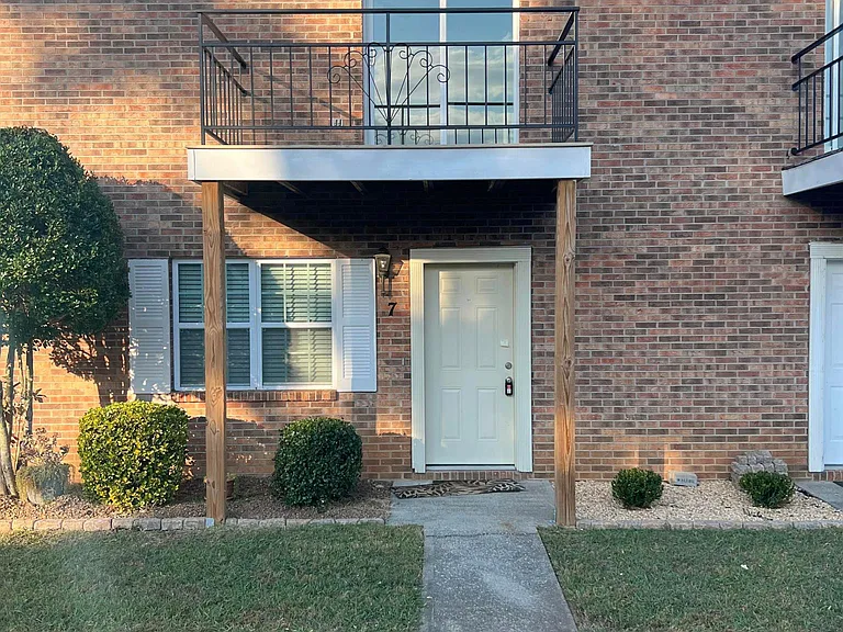 7 Eleven Estates Dr #7 — Photo 1