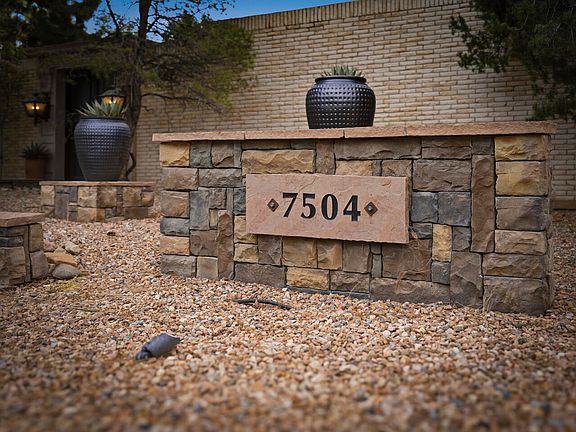 2nd image of 7504 La Madera Rd NE