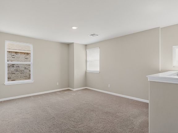 5th image of 1712 Amaranth Ln