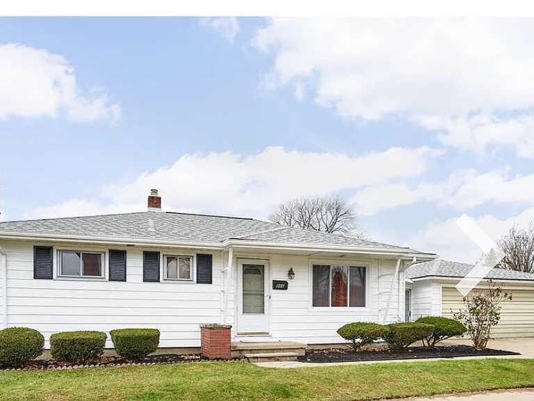 866 Virginia Ave — Photo 3
